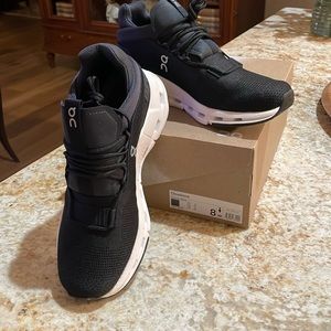 New ON Cloudnova Women Black Wide Size 8 running shoes